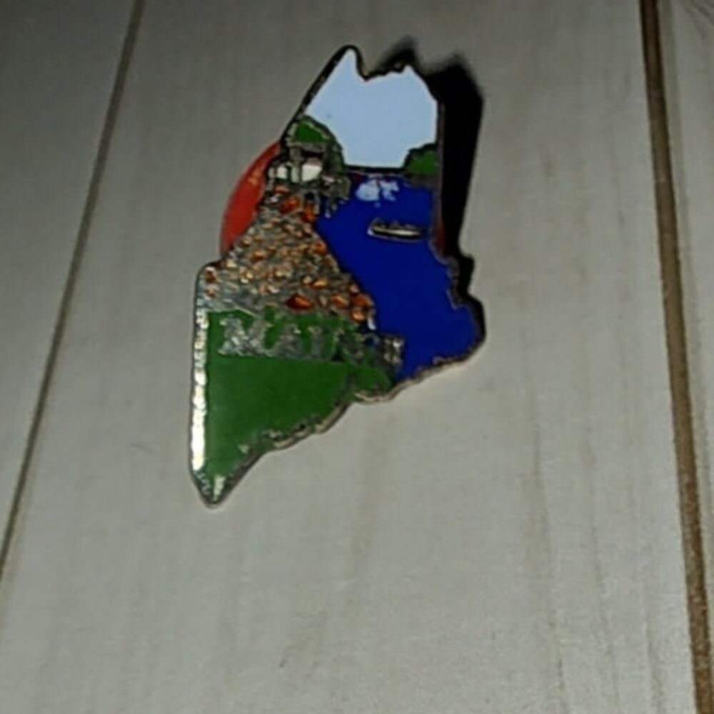 Maine State Shaped Pin Souvenir Travel Hat Lapel Collectible